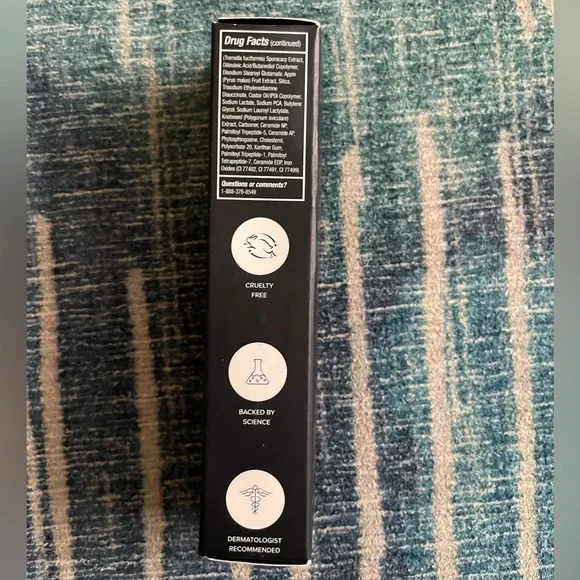 BNIB Luminous Eye Corrector® SPF 41 - Fair - Picture 2 of 4